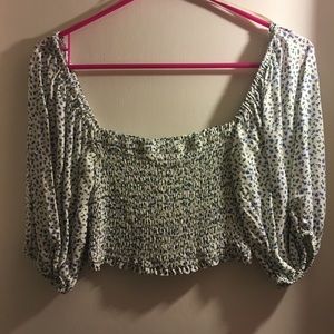 NWT FOREVER 21 FLOREL SHOULDER TOP WHOTE AND BLUE